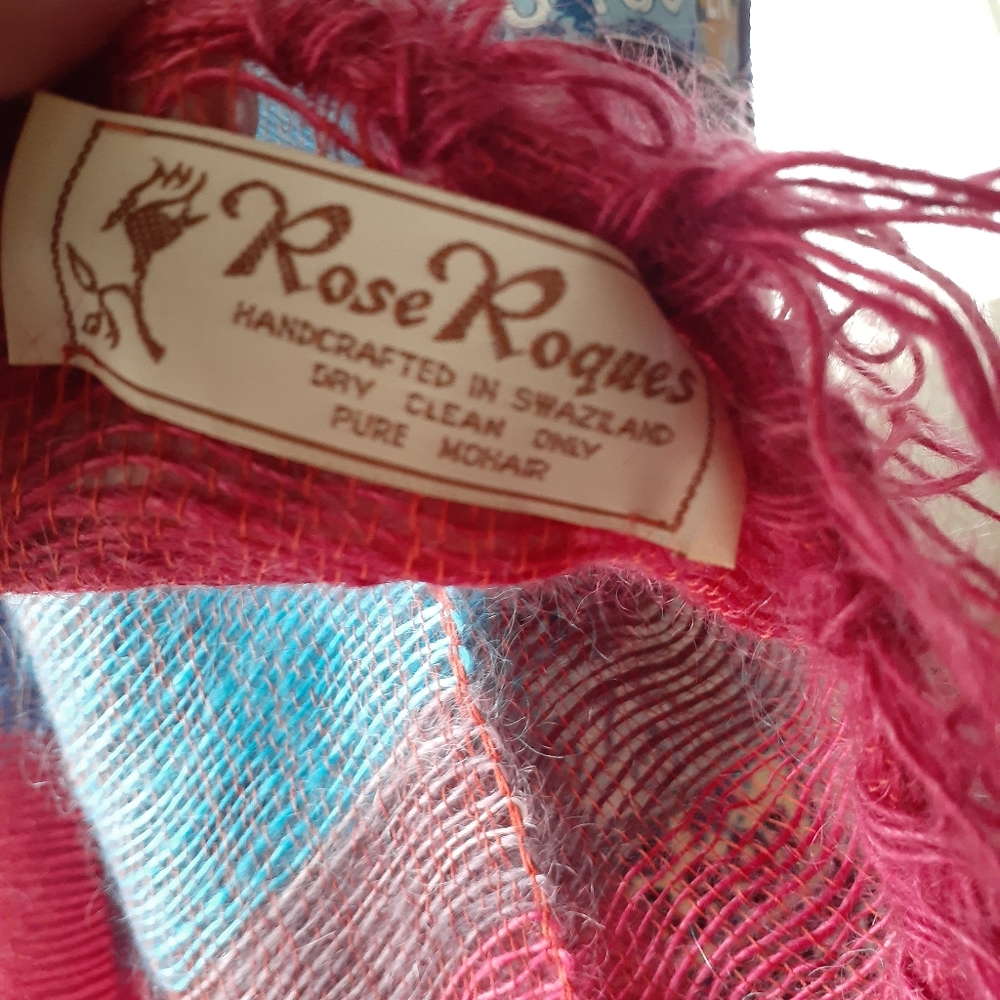 Scarve - Picture 3 of 3
